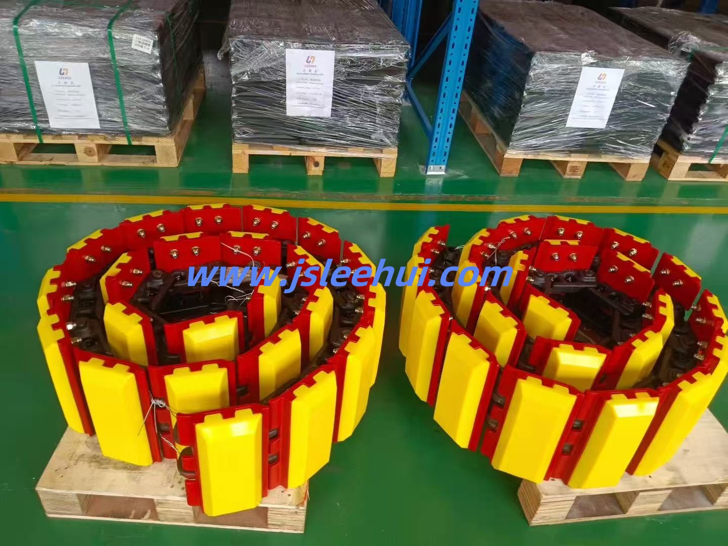 Track pad and track chain combination.PN 2136665